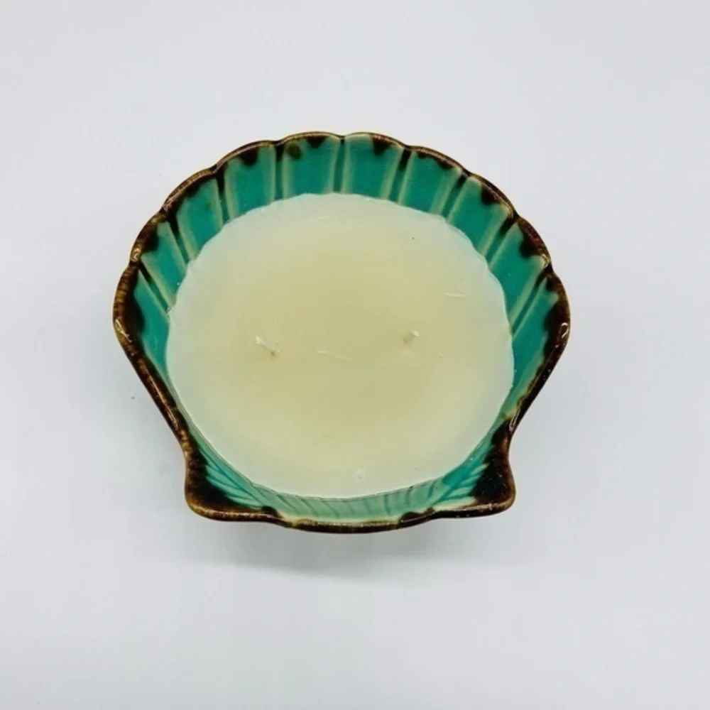 Outside insect repellent candle BEAUTIFUL shell stoneware design